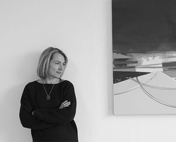 Photograph of Daisy Cook alongside her painting